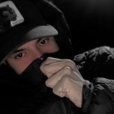 Pues señoras. Divertido . delgado alto.