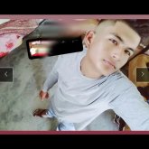 Mujer sola amable cariñosa.