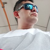 Mujeres detallistas divertidas. Alegre