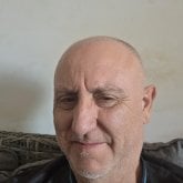 Sincera y cariñosa y guapa. Simpatico y