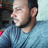 Relación seria. Elegante trabajador