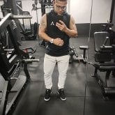 Trabajador. Busco conocer gente. Conocer