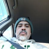 Empleado. Mujer soltera y humilde.