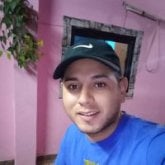 Busco ligar. Gente. Un chico bello.