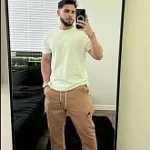 Empleado. Citas casuales.. Serio,