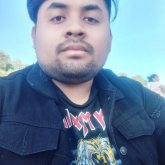 Empleado. Busco conocer gente. Me