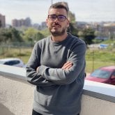 Busco ligar. A alguien con quien