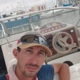 Busco pareja. Busco mujeres de 18 a 40.