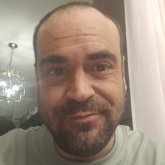 Yo 43 años, bajito y feo. Soltero, no