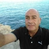 Operario. Una mujer  seria. Buena