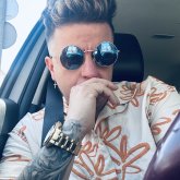 Empresario. Chica guapas. Soltero rubio.