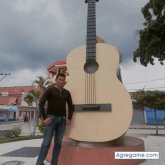 . Busco pareja. Pareja. Alegre. Cantar.