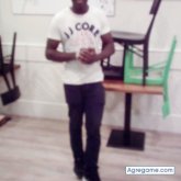 Adamis chico soltero en Tui