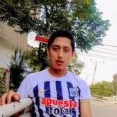 Conductor. Una mujer mayor de 18 que le