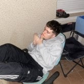 Una mujer muy bonita con el abdomen