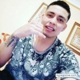 Busco pareja. Latino.