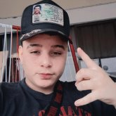 Cualquiera que tenga 18 20 años. Me