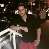 Trabajador. Soy de complexion normal no