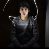 Mujer, amistad, mayor 18 y menor de 55.