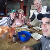 Bastante bien para la chica. Como a todo