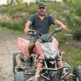 Mujer simpática agradable divertida.