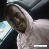 Trabajo. Busco hacer amistades.