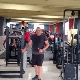 Busco ligar. Mujeres cerca. Una persona