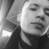 Busco pareja. Mujeres. Amigable. Todo.