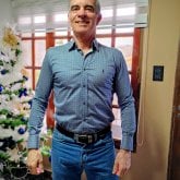 Una mujer cariñosa.de buen humor.