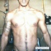 Gigolo. Algo n tan lejos.