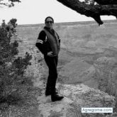 Empleada. Busco conocer gente. Conocer