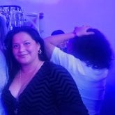 Ama de casa. Mujeres amigas para bailar.