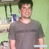 Encuentra Hombres solteros en Arias