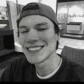 Importador. Busco mujeres flacas. Soy un