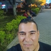 Busco pareja. Amigas para compartir.