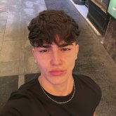 Busco pareja. Una chica que me quiera.