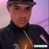 Trabajo. Busco hacer amistades. Conocer