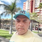 Empleado. Mujer para amistad y lo que