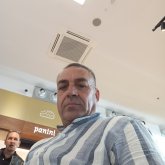 Autónomo. Buscó una chica para