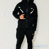 Trabajo. Busco pareja. Todo.