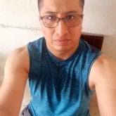 Busco ligar. Mujer atenta. Hombre