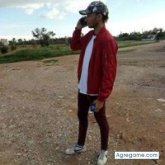 Busco ligar. Una relación. Trabajador.