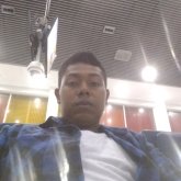 Comercio. Amigos. Alegre, sociable.