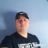 Busco pareja. Chicas. Astemio. Fútbol.