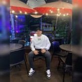 Una mujer de 18 a 27. Tomar , salir ,