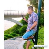 Trabajo. Busco pareja. Mujeres. Una