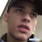 Busco conocer gente. Mujeres. Fútbol.