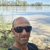 Maquinista. Busco ligar. Mujer de entre