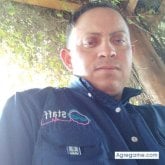 Busco ligar. Mujer. Un gato.