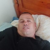 Albanil. Mujere bonita y alegre. Me